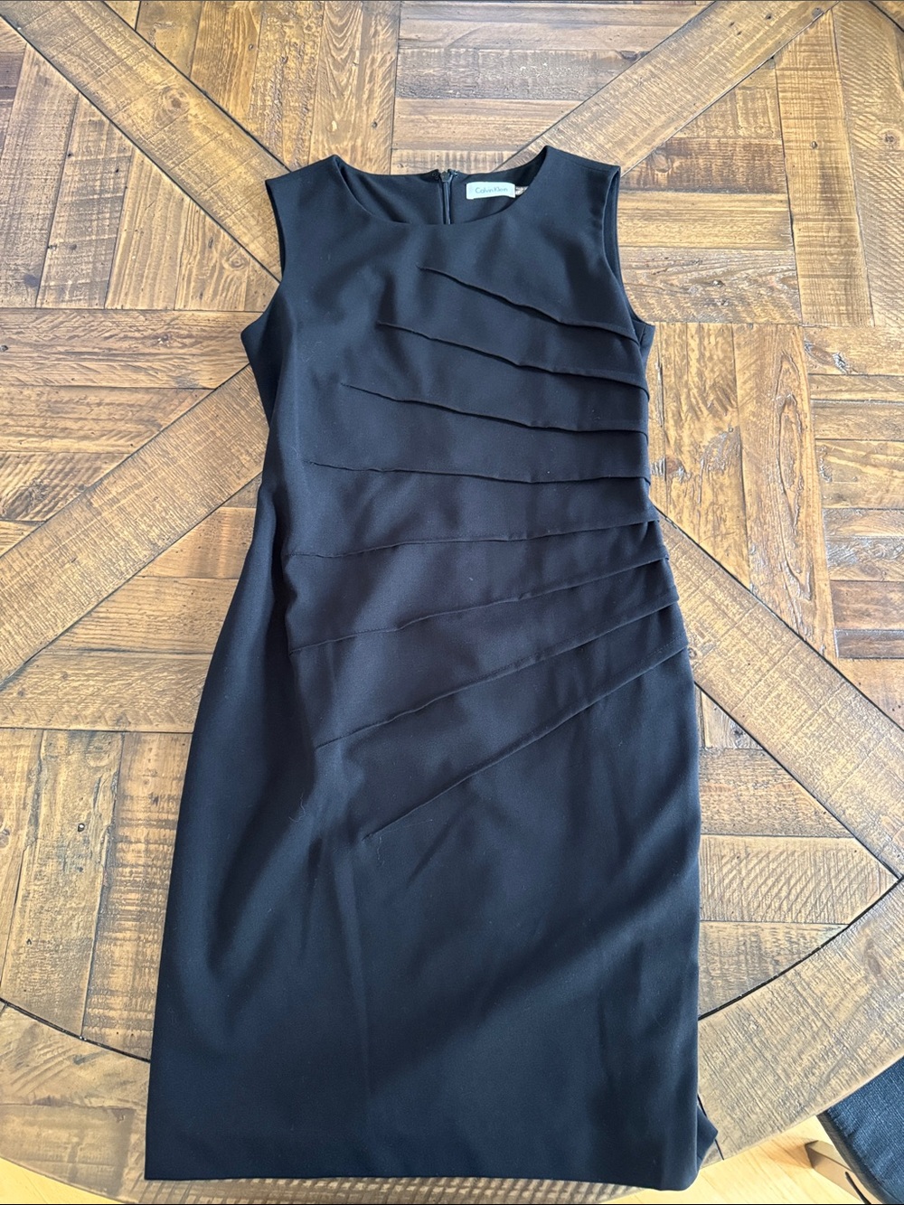 Calvin Klein Women’s Size 4P Black Sleeveless Pleated Midi Dress